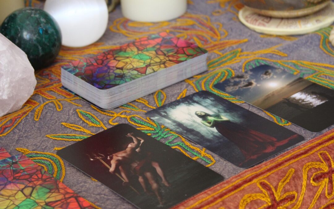 Dialoguer avec les ancêtres à travers les lames du tarot